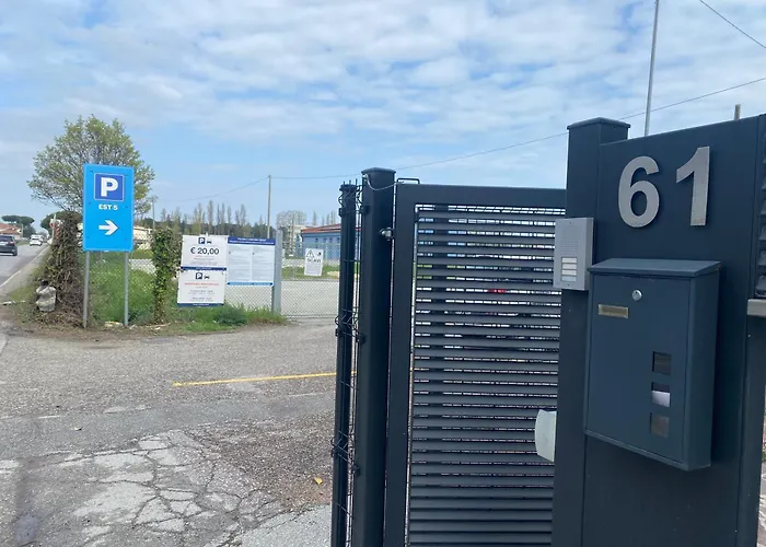 Popilia Sea & Business Red * רימיני