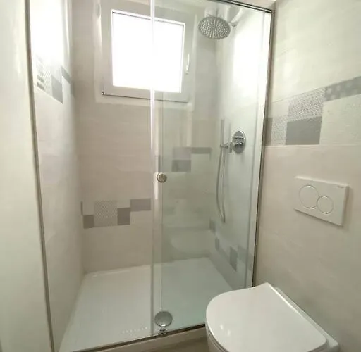 Popilia Sea & Business Red * 里米尼